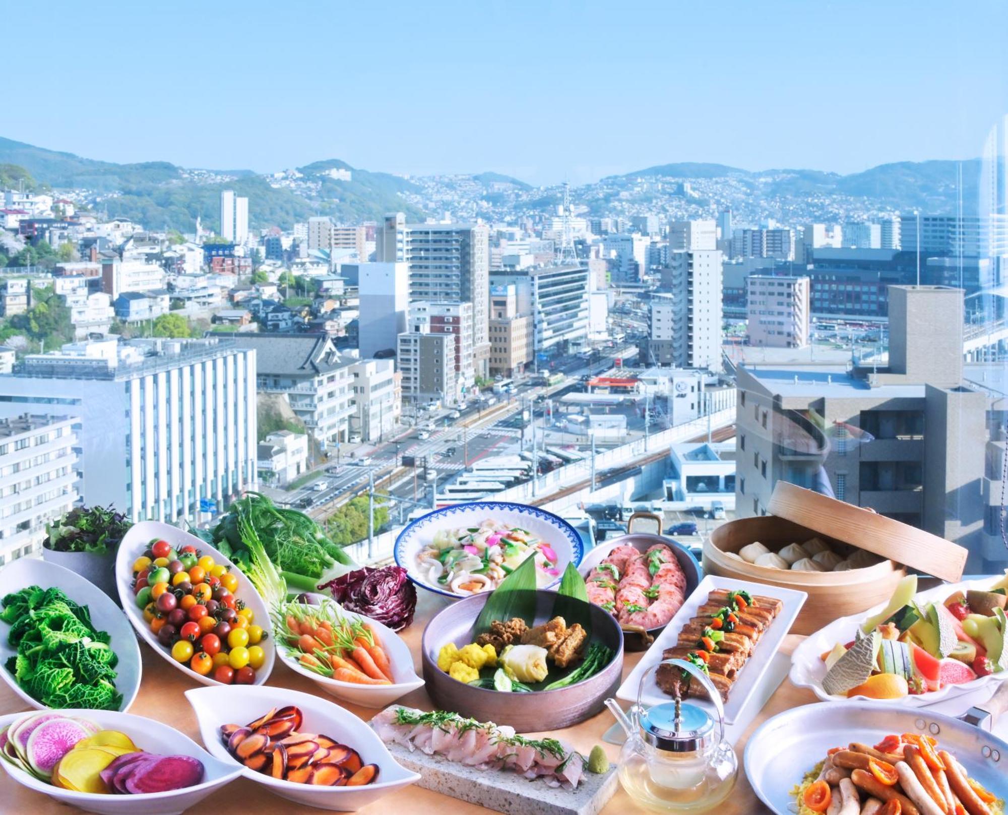 The Global View Nagasaki Hotell Eksteriør bilde A view of the city