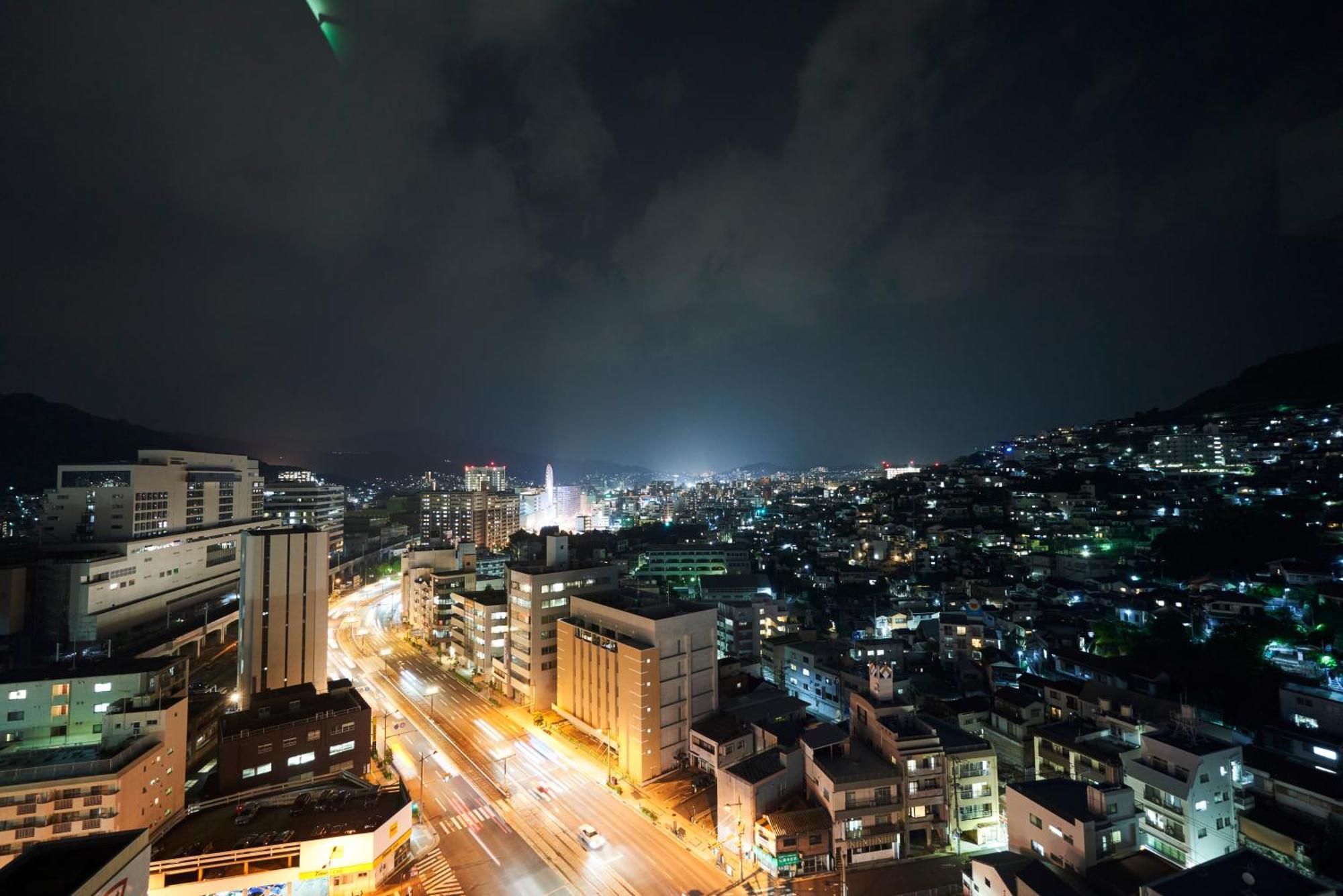 The Global View Nagasaki Hotell Eksteriør bilde View of the city at night