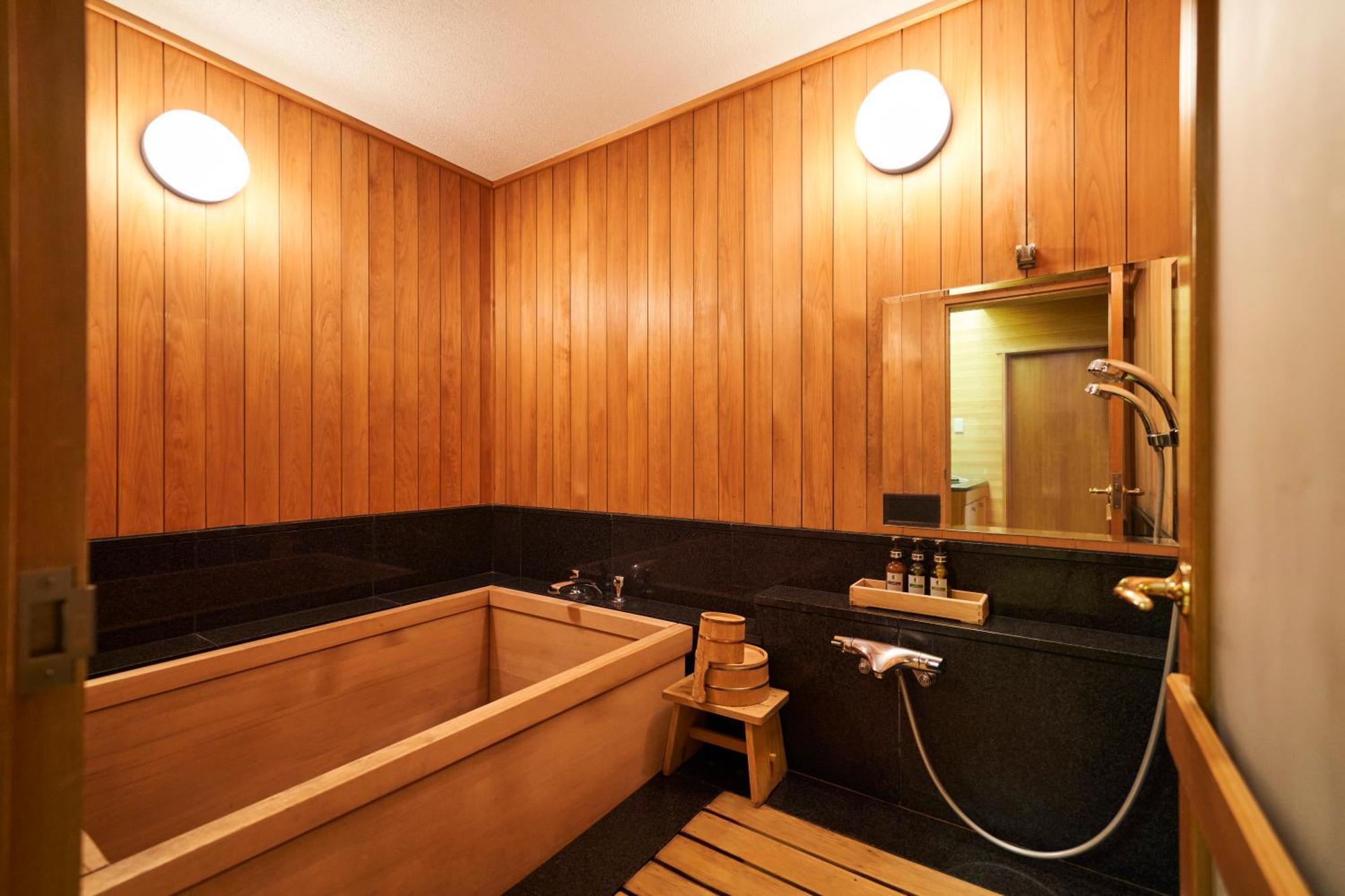 The Global View Nagasaki Hotell Eksteriør bilde A traditional Japanese bathroom