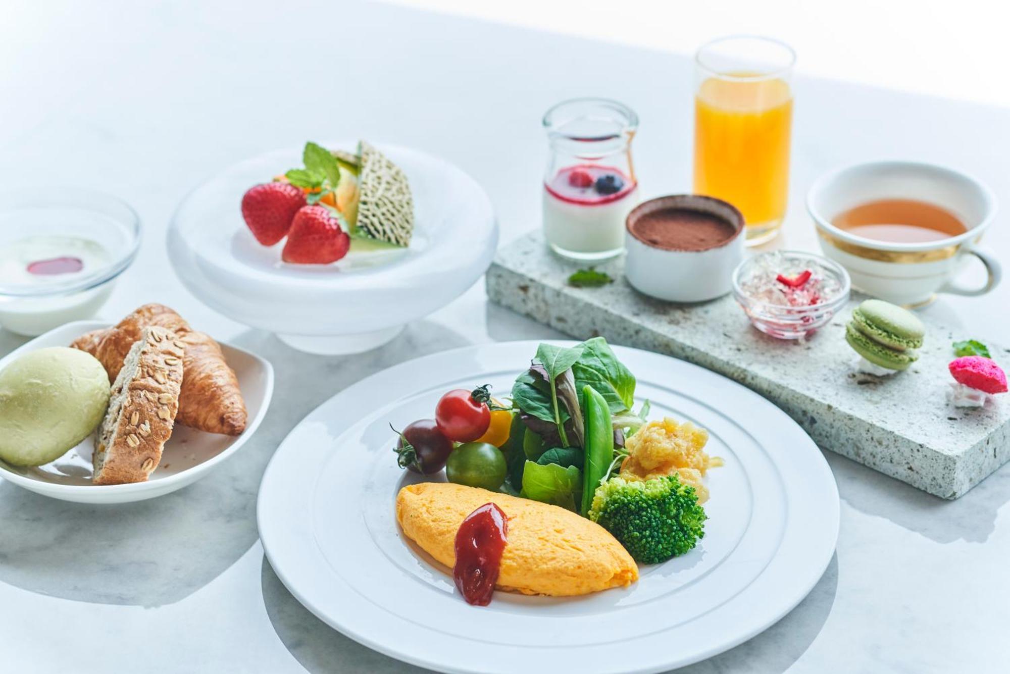 The Global View Nagasaki Hotell Eksteriør bilde A selection of inflight meals