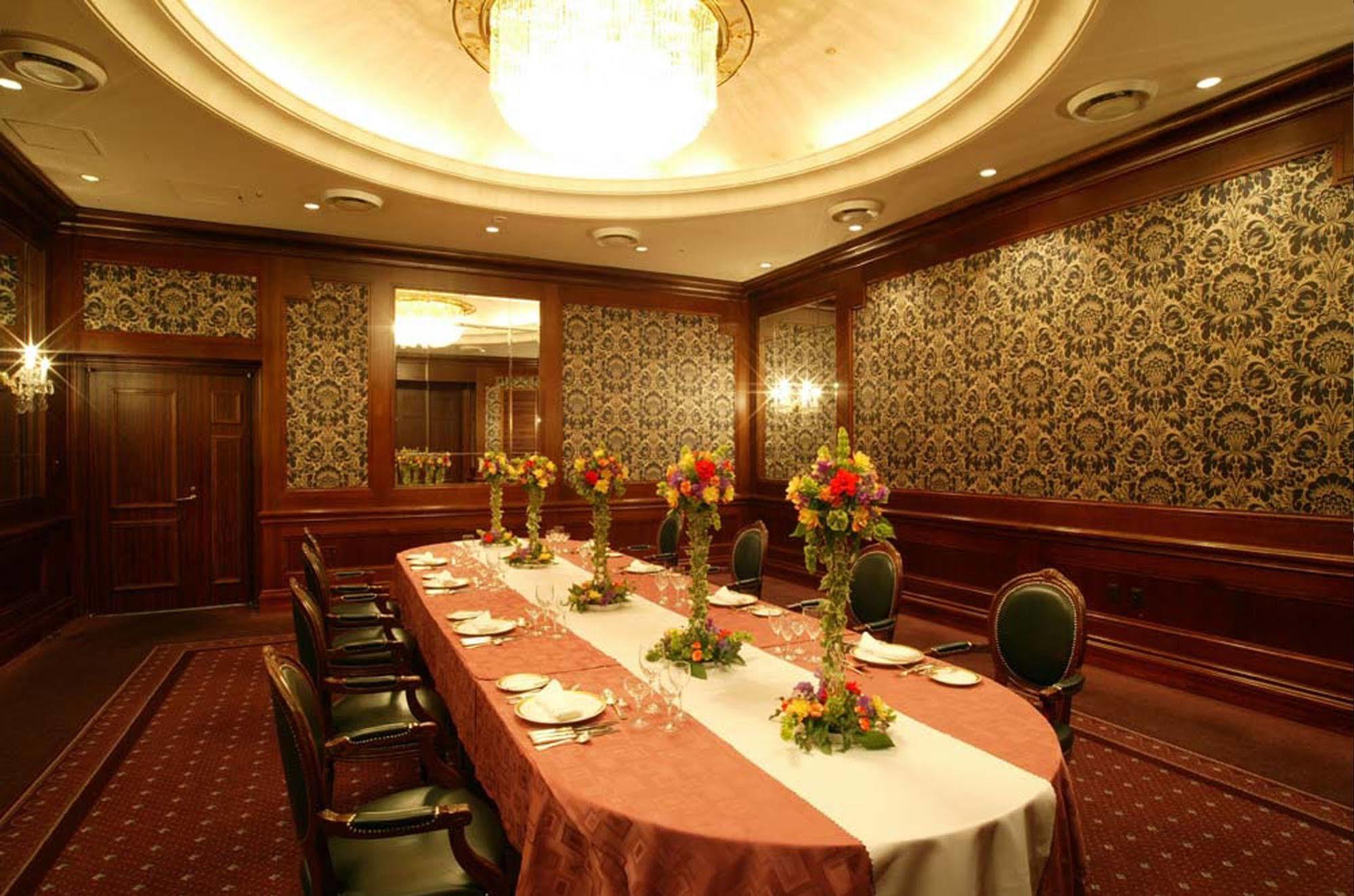 The Global View Nagasaki Hotell Eksteriør bilde A private dining room at a restaurant